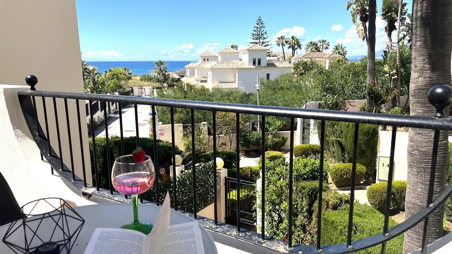 Stylish Townhouse In Beachfront Complex Marbella