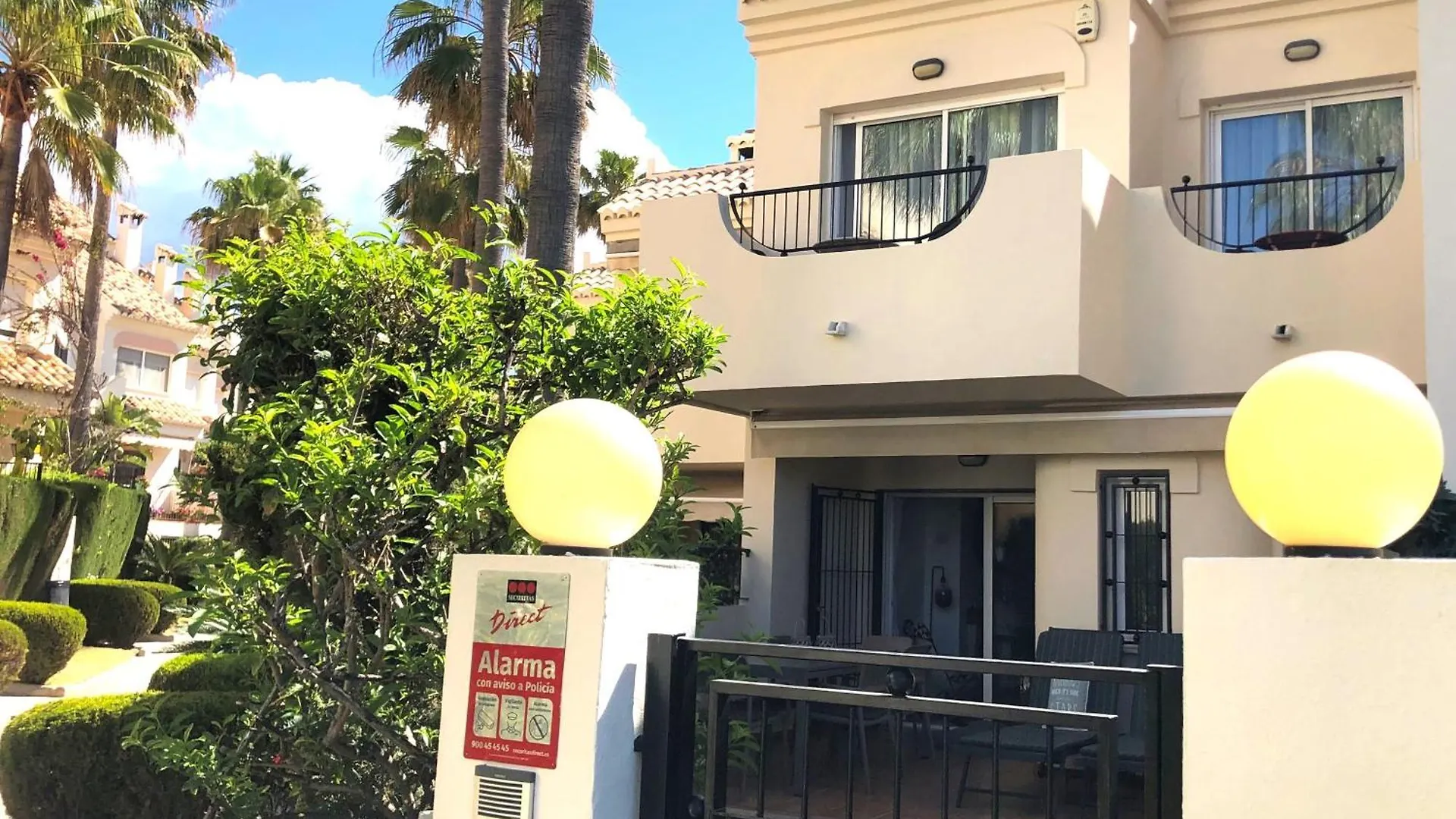 Stylish Townhouse In Beachfront Complex Marbella