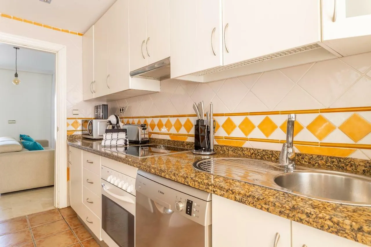 Casa de Férias Stylish Townhouse In Beachfront Complex Marbella